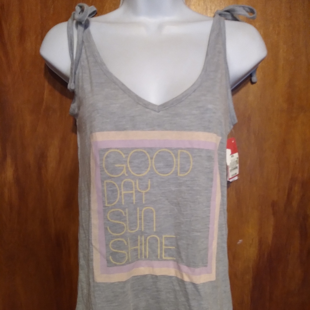 3/$15 bundle. NWT Sleep/Lounge top